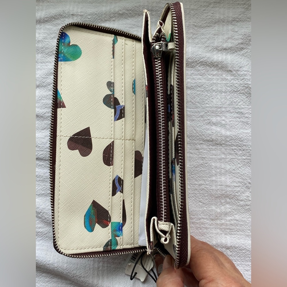 Heart Patterned Cream Wallet - Picture 3 of 5